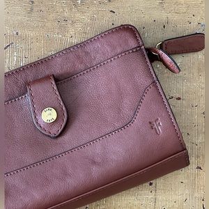 Frye Pouchette